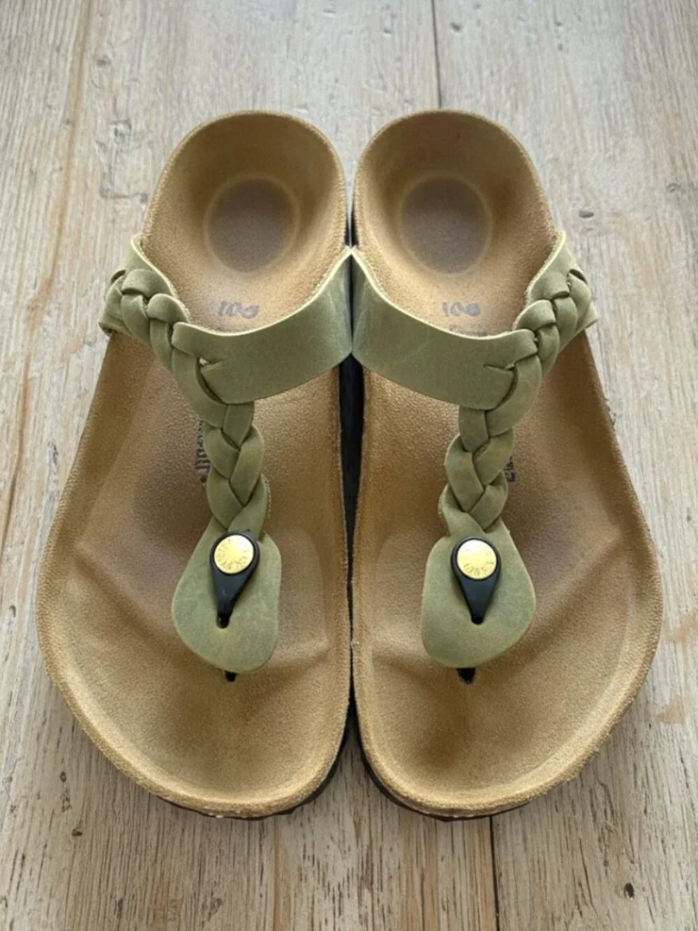 Birkenstock Gizeh Light Olive Green Oiled Leather Sandals Womens 9–9.5 EU 40